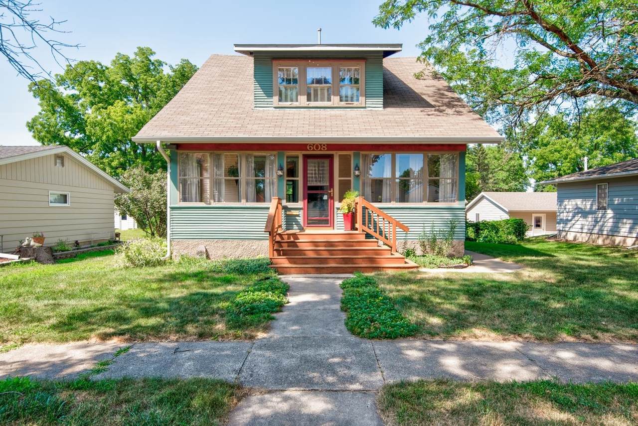 608 20th St - Photo 1