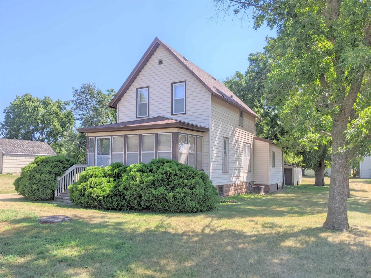 536 S 11th St - Photo 1