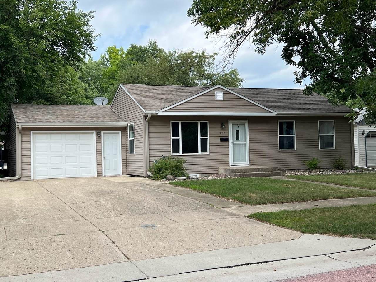 809 5Th Street - Photo 1