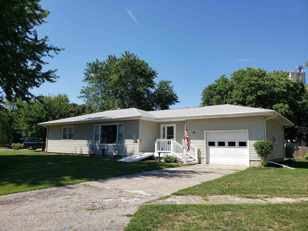 1707 Rolling Street - Photo 1