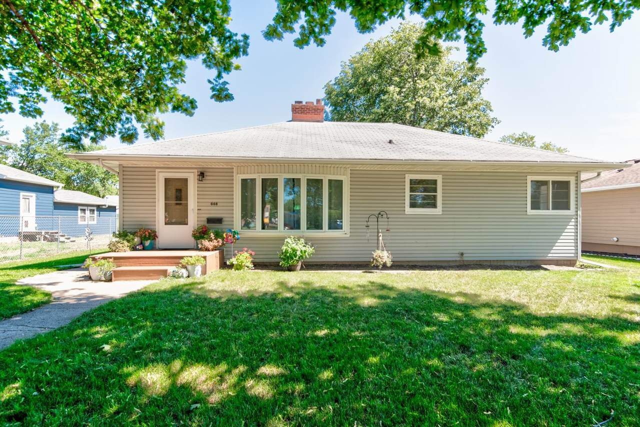 608 N Avenue - Photo 1