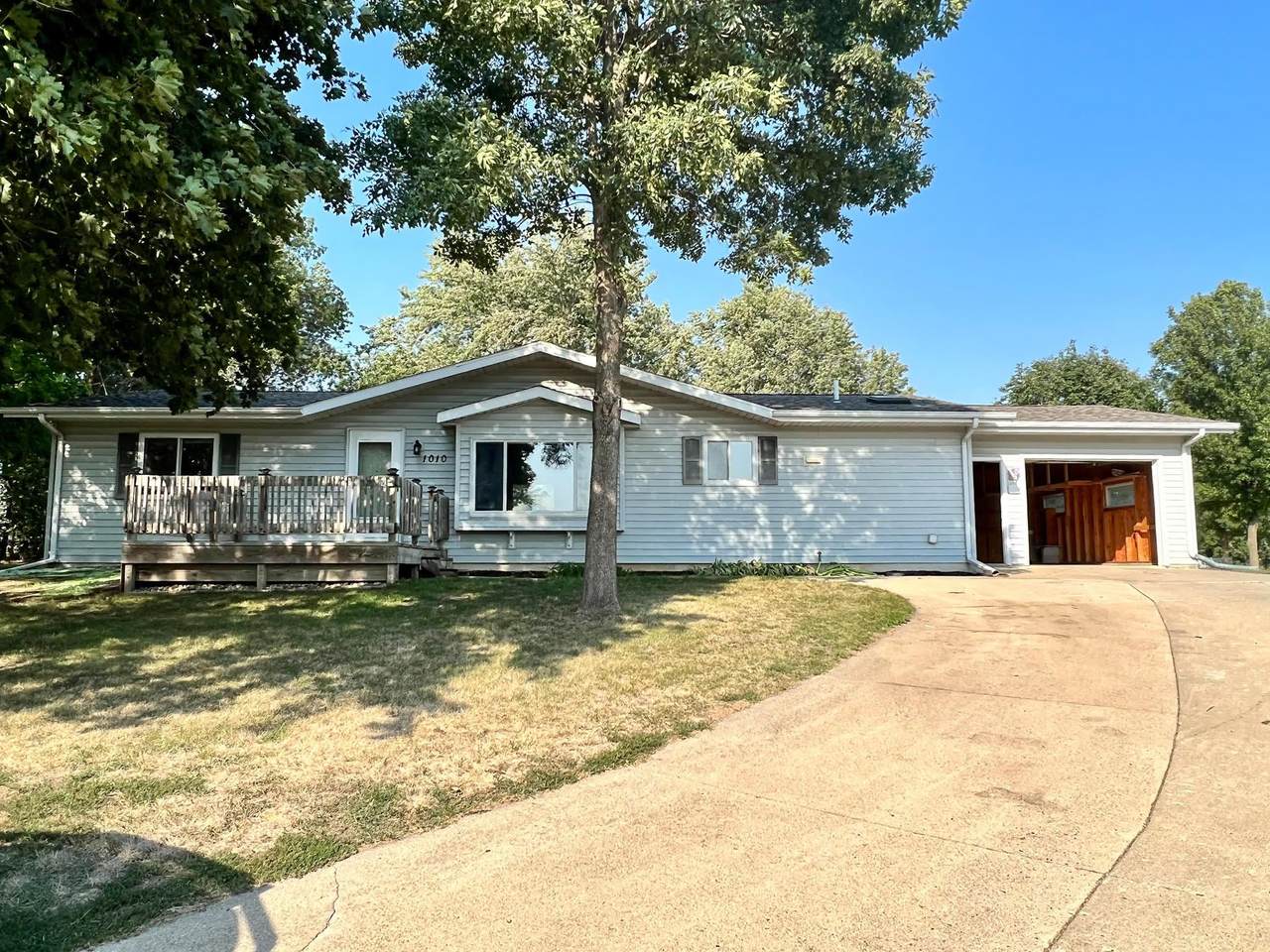 1010 Ruthven Street - Photo 1