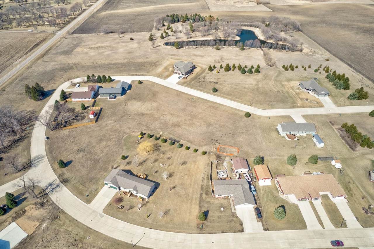 1623 365th Avenue - Photo 1