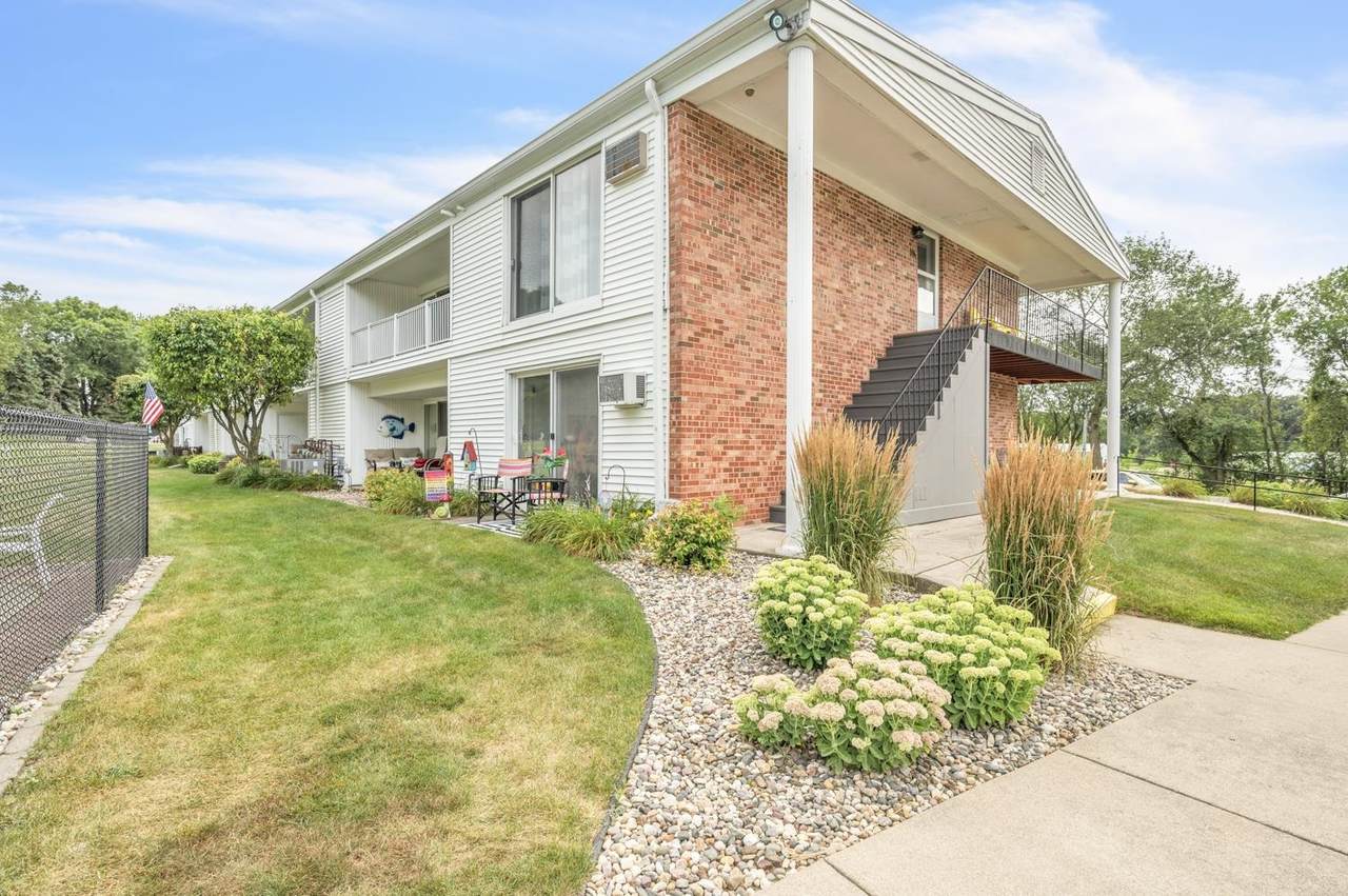 1700 Country Club Drive - Photo 1