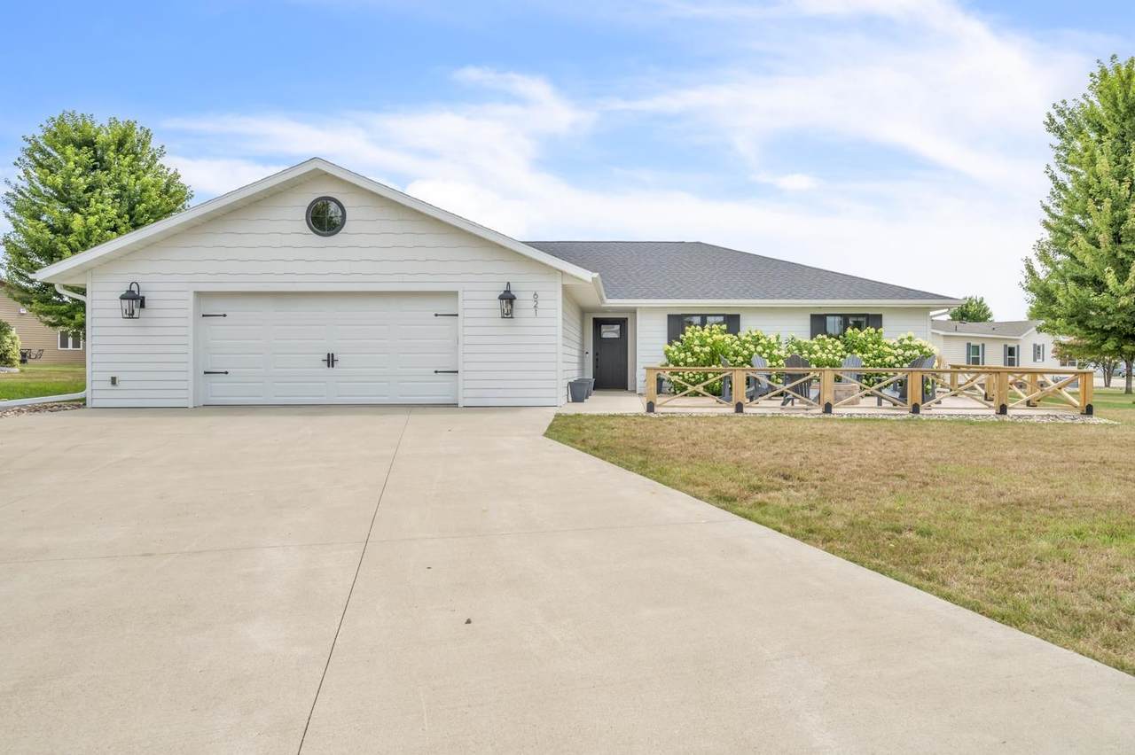 621 Meadowlark Lane - Photo 1