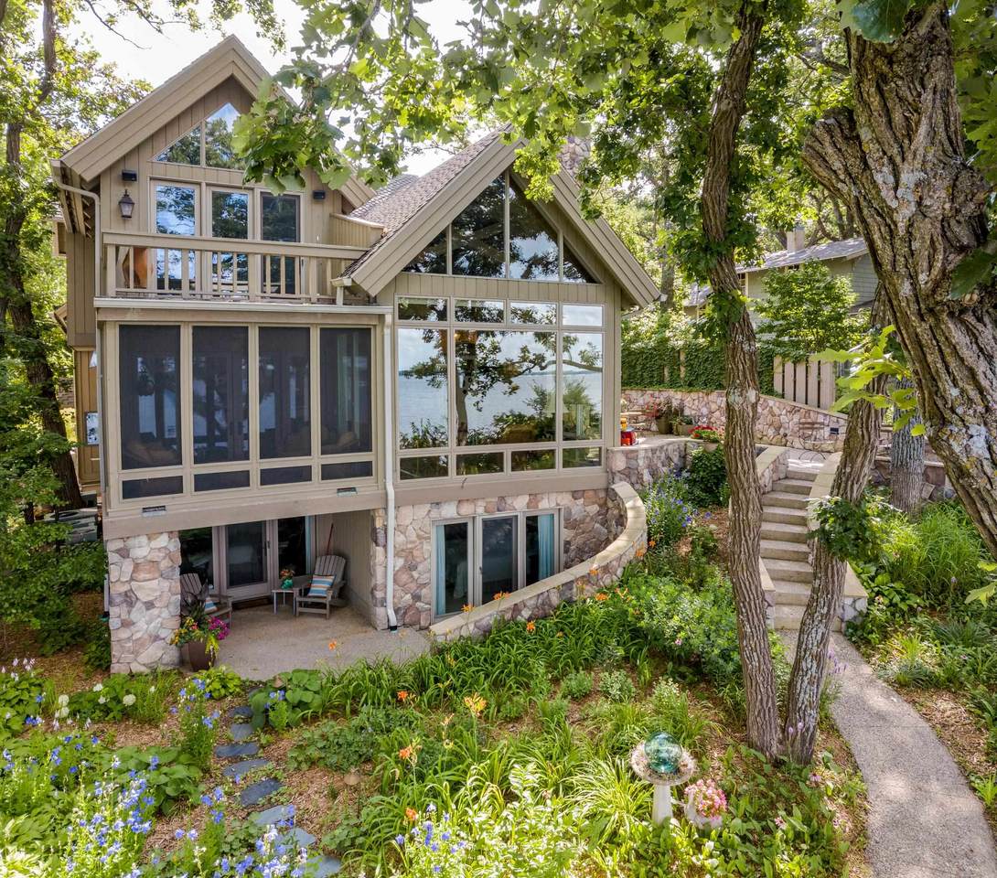 2805 Lakeshore Dr - Photo 1