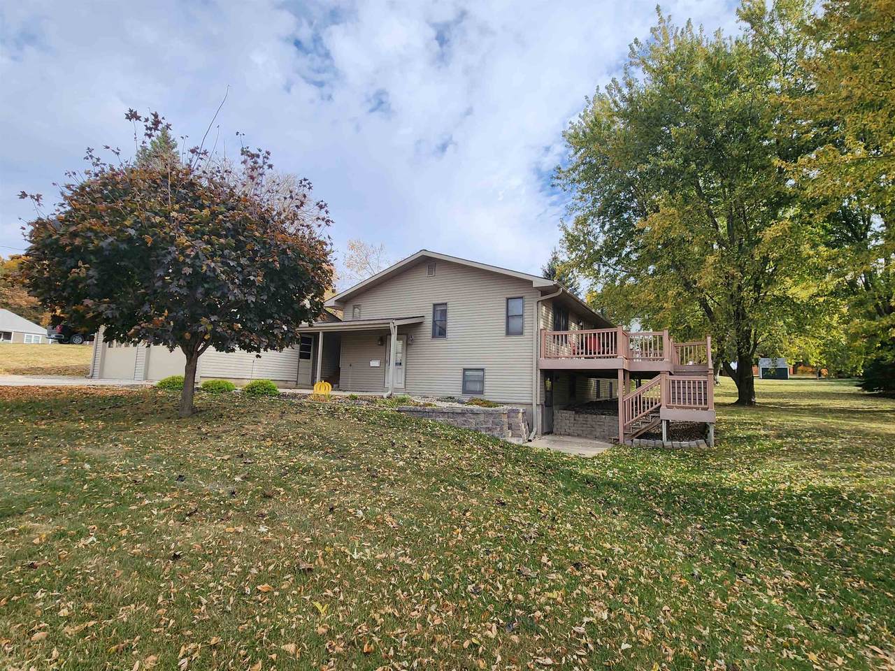 906 Superior Street - Photo 1