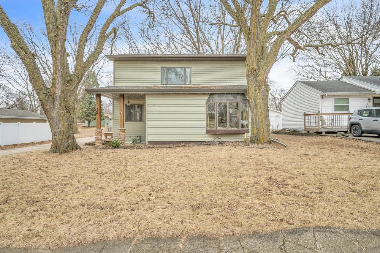 903 9th Street - Photo 1