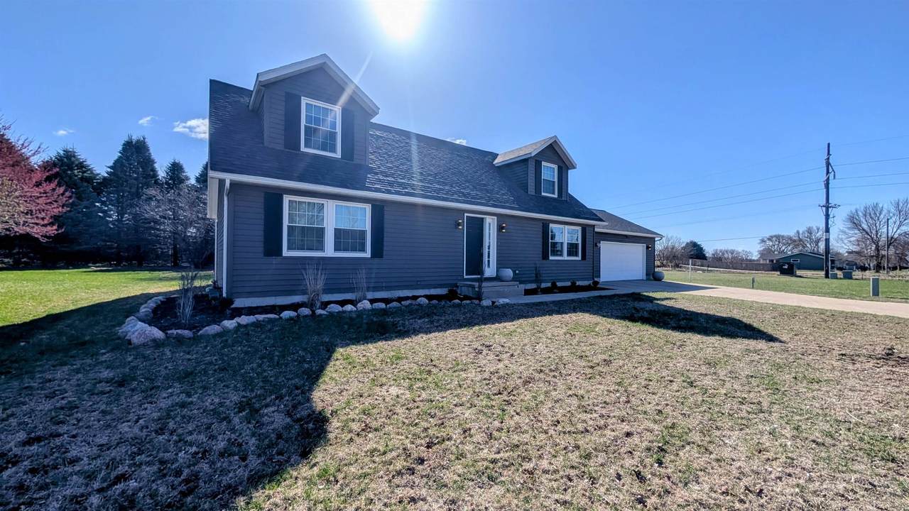 906 Country Club Lane - Photo 1