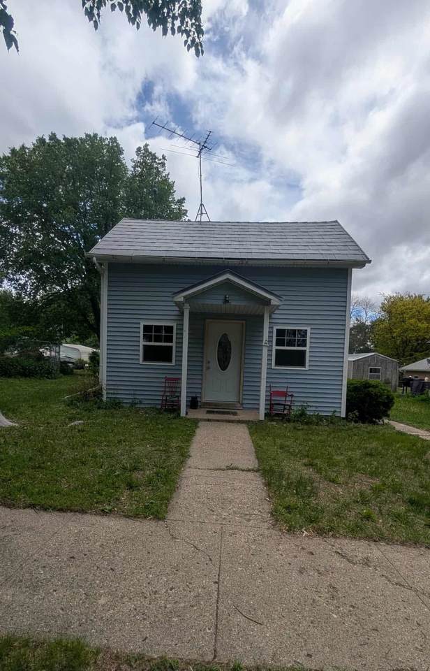 106 Pine St - Photo 1