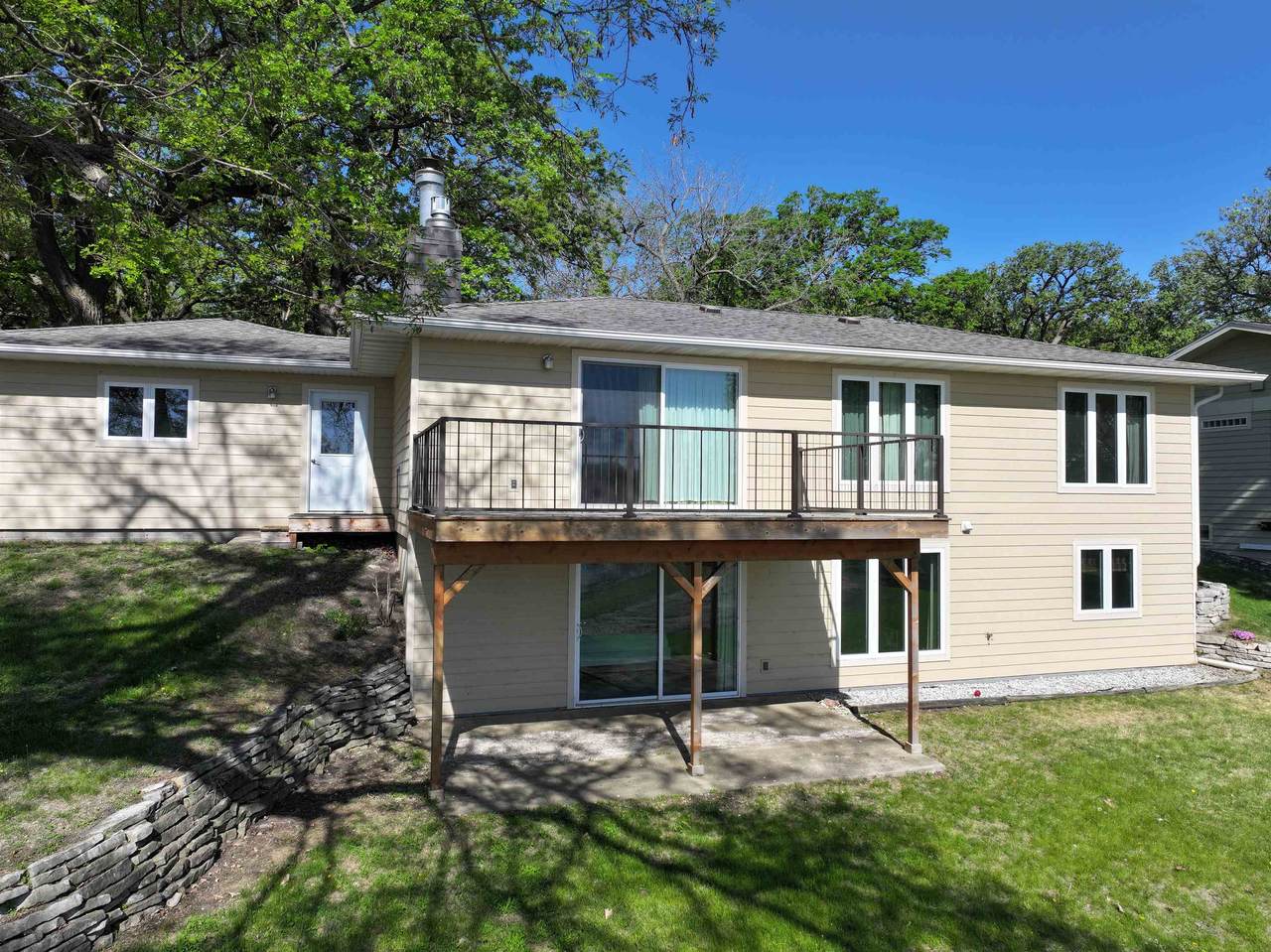 504 9th St - Photo 1