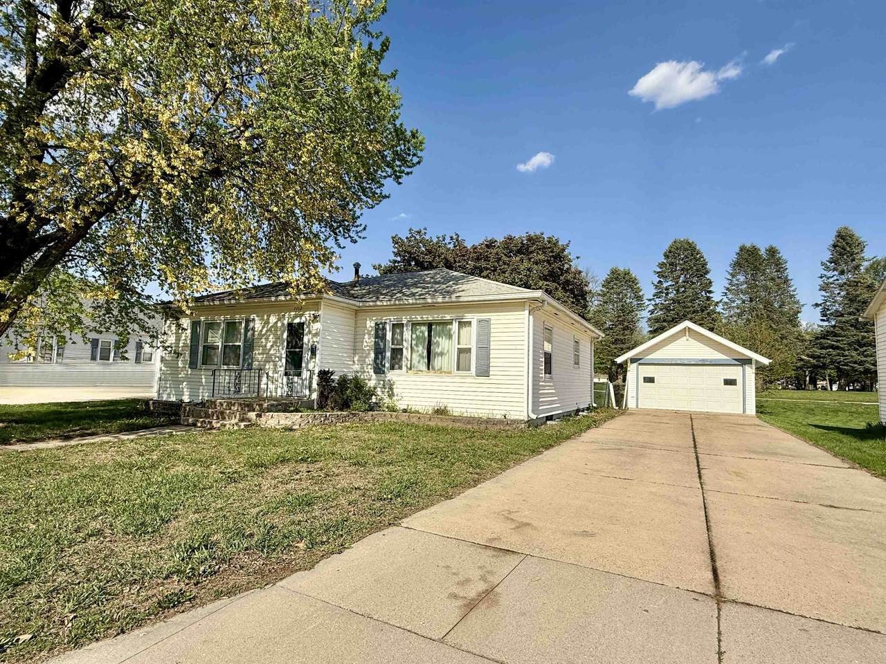 1112 3Rd Avenue - Photo 1