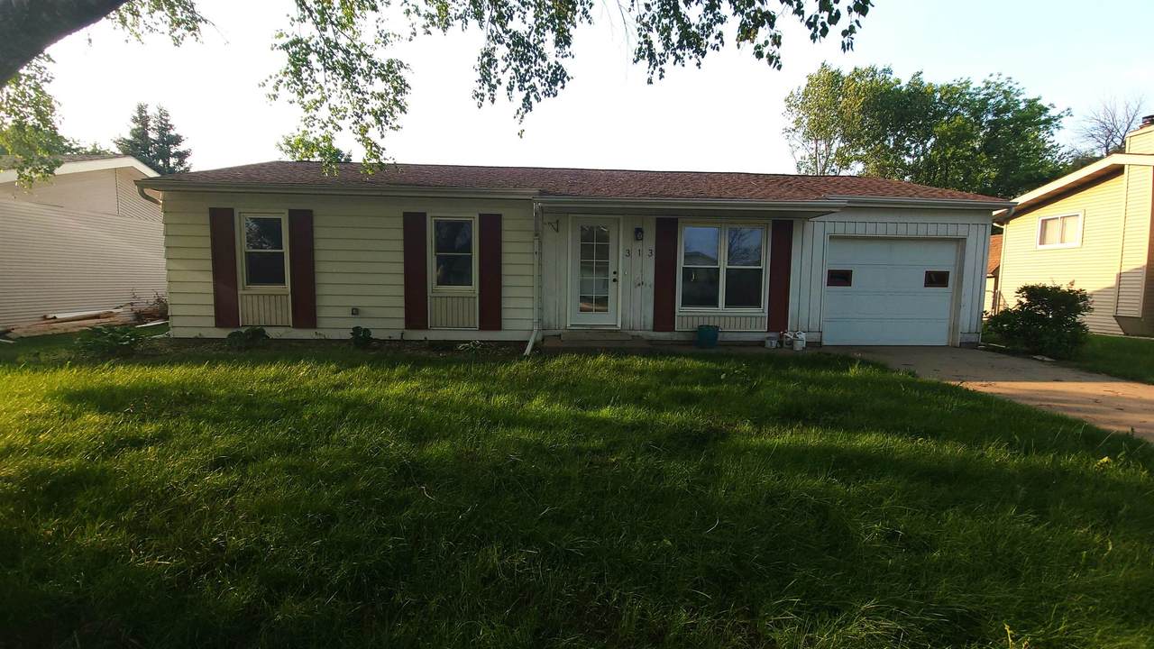 313 9th Street - Photo 1