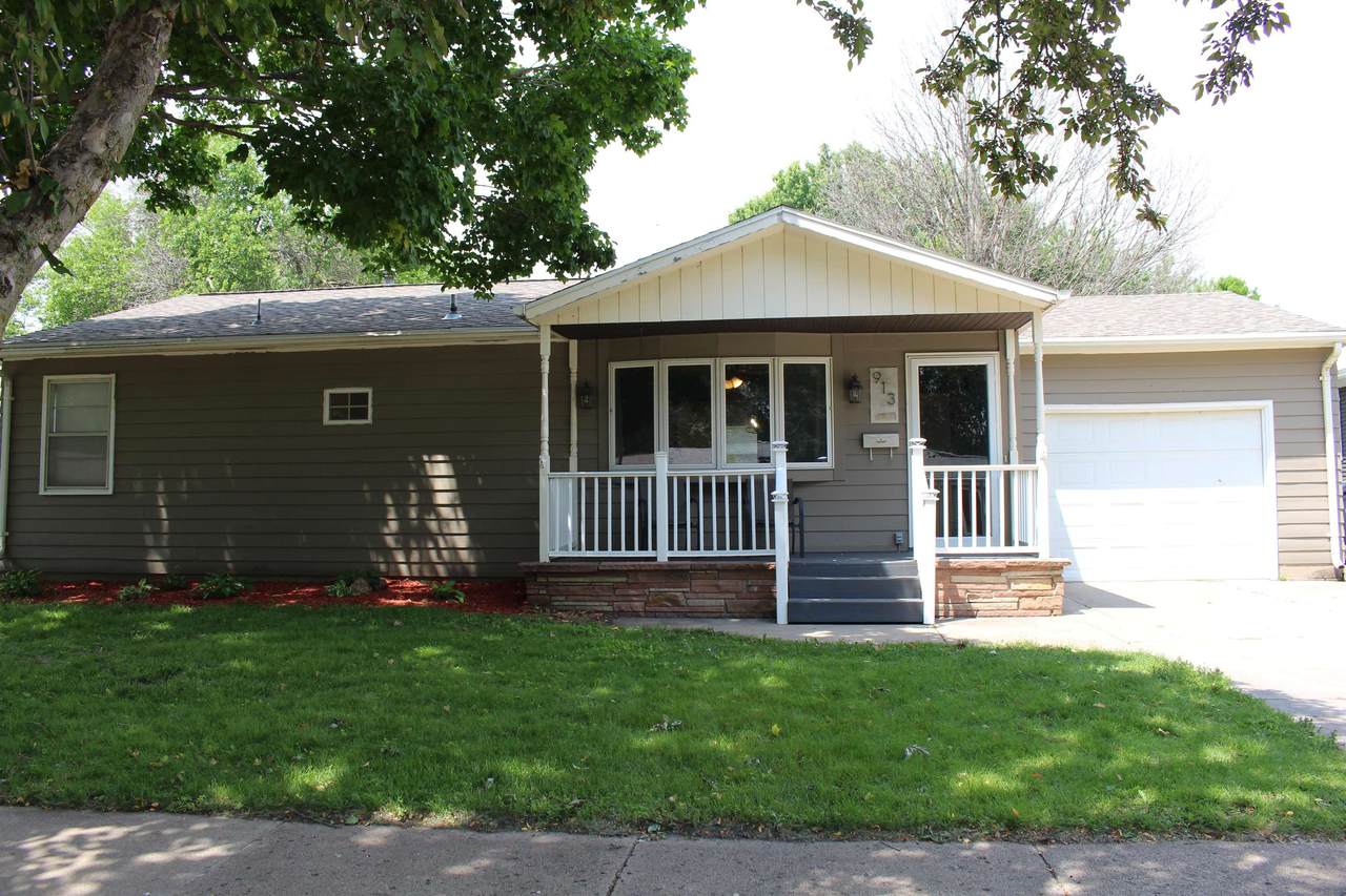 913 13th Street - Photo 1