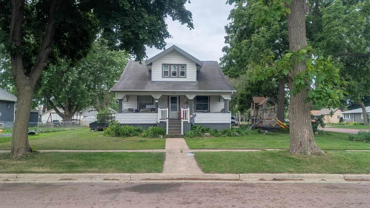 1311 9th Street - Photo 1