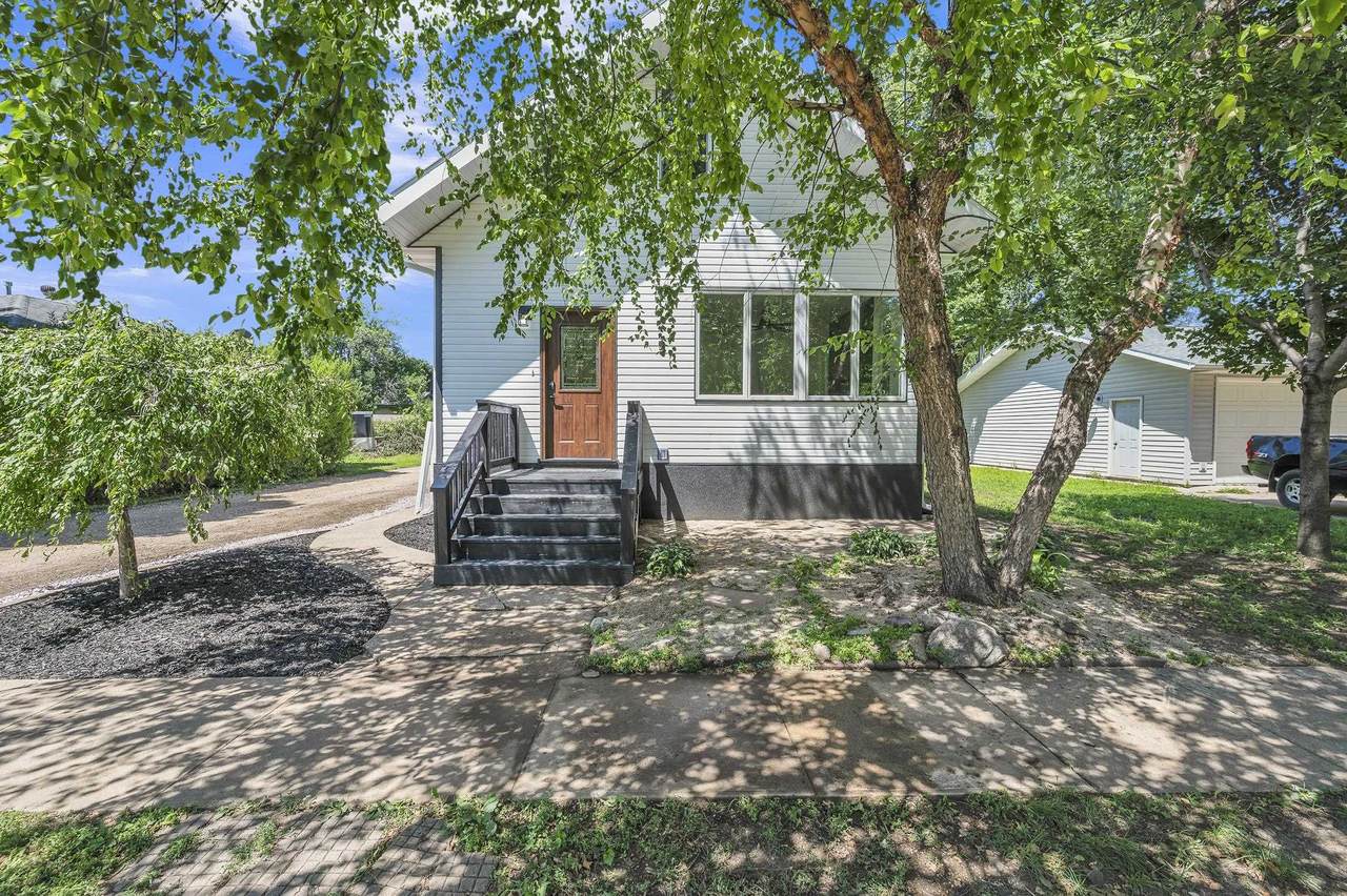 1007 L Avenue - Photo 1