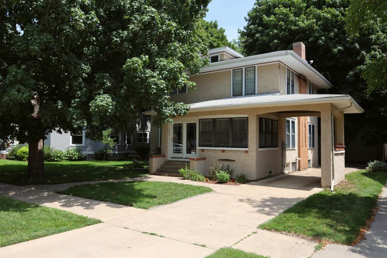 520 7th Street - Photo 1