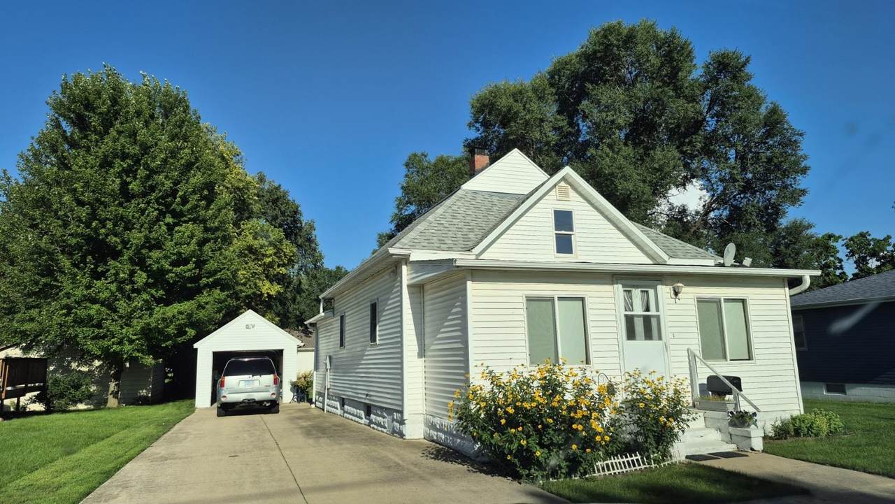714 4th Street - Photo 1