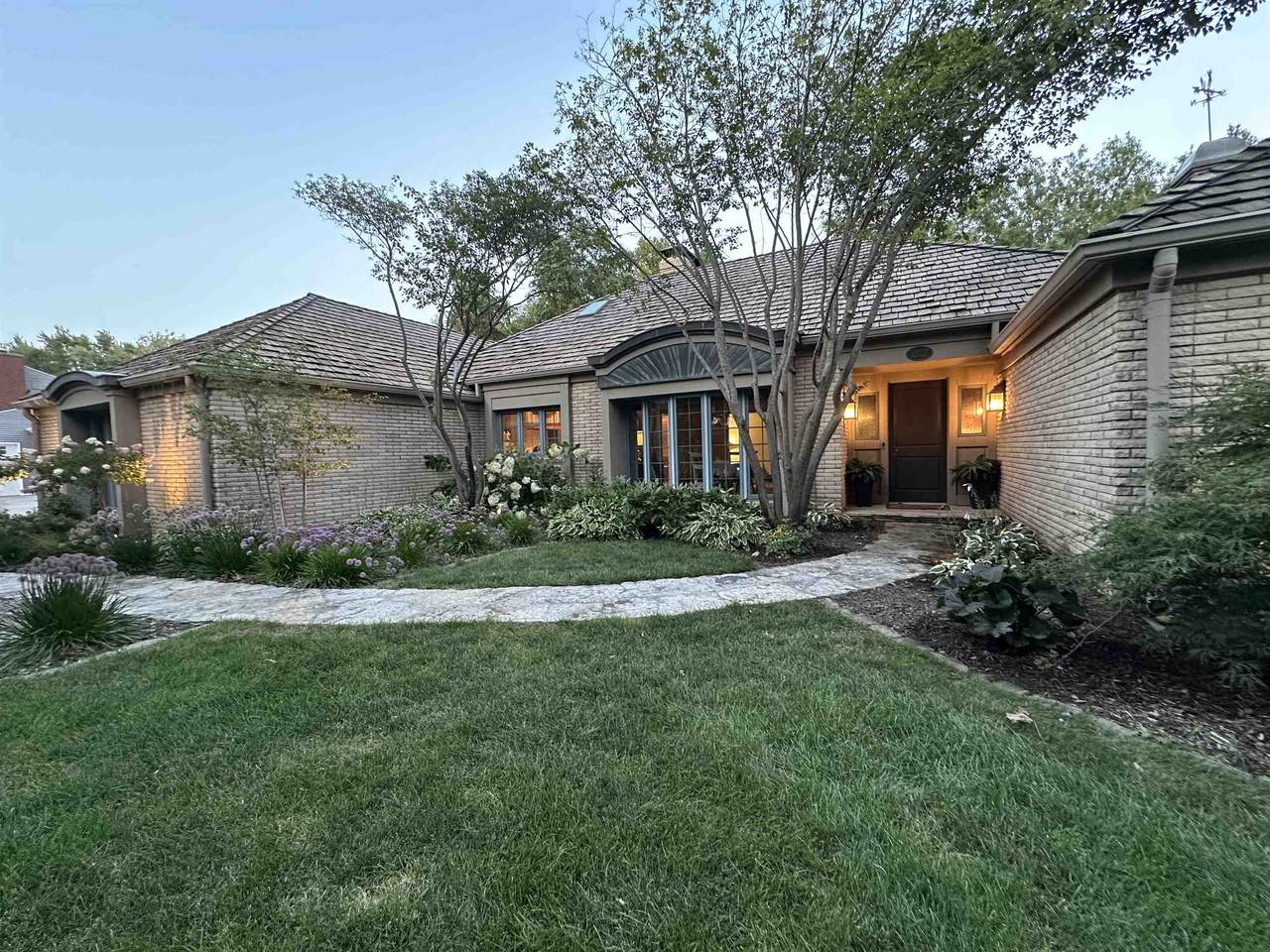 1322 Country Club Drive - Photo 1