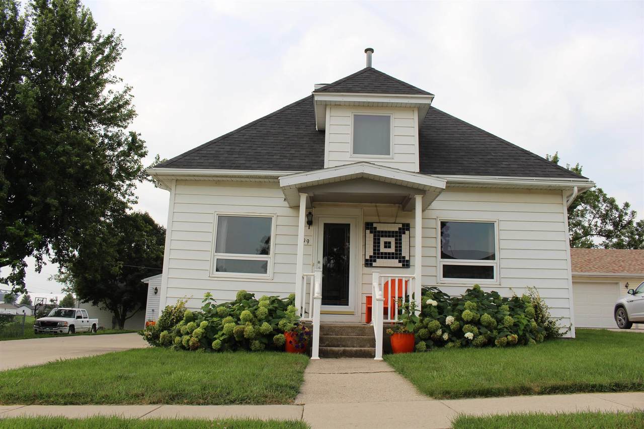 109 Center Street - Photo 1