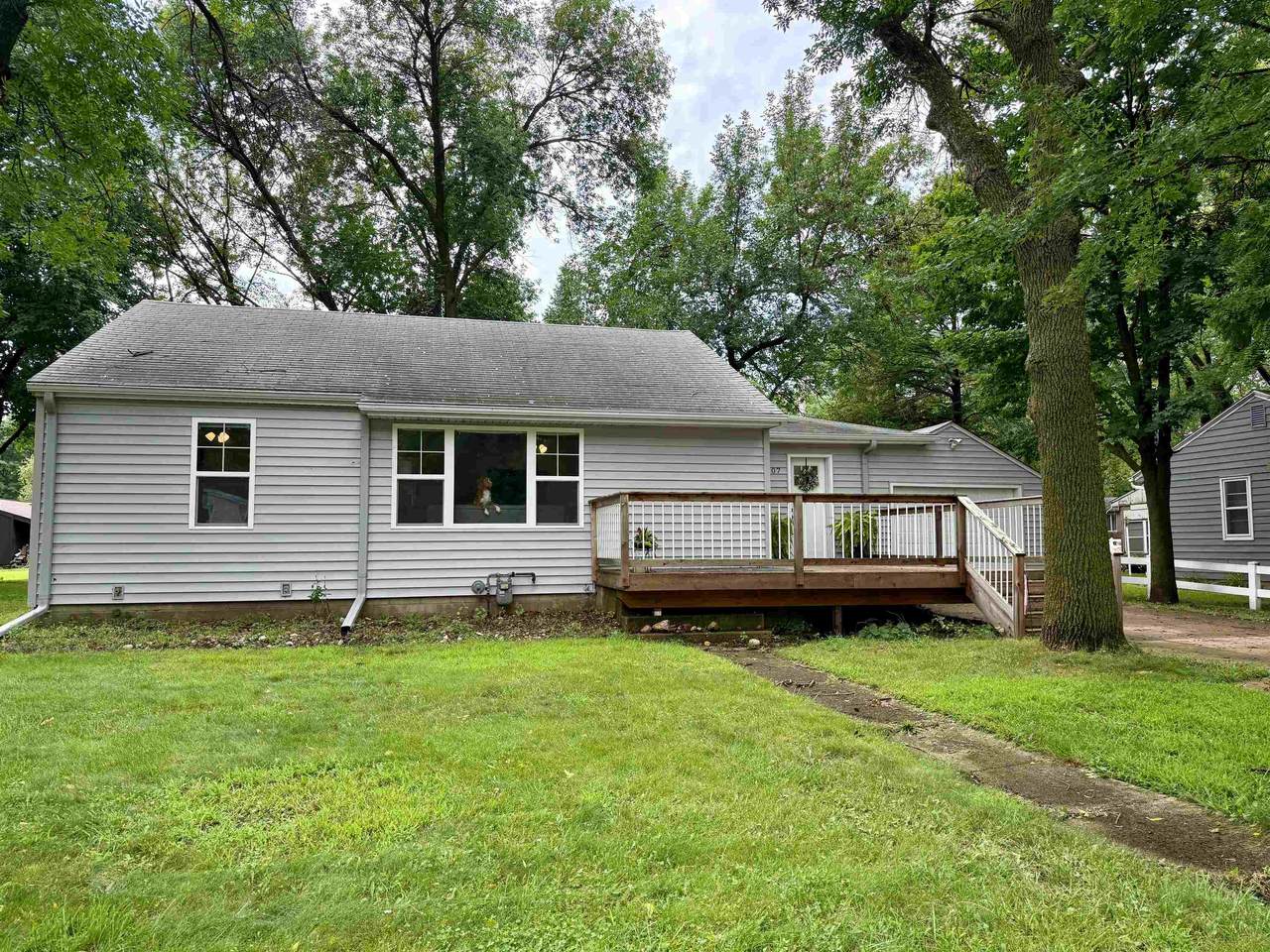 907 9th Street - Photo 1