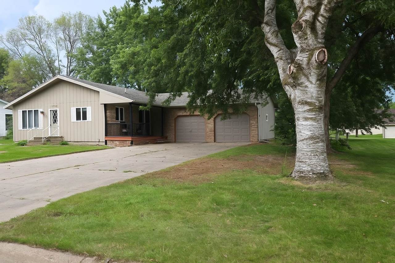 511 Sunrise Avenue - Photo 1