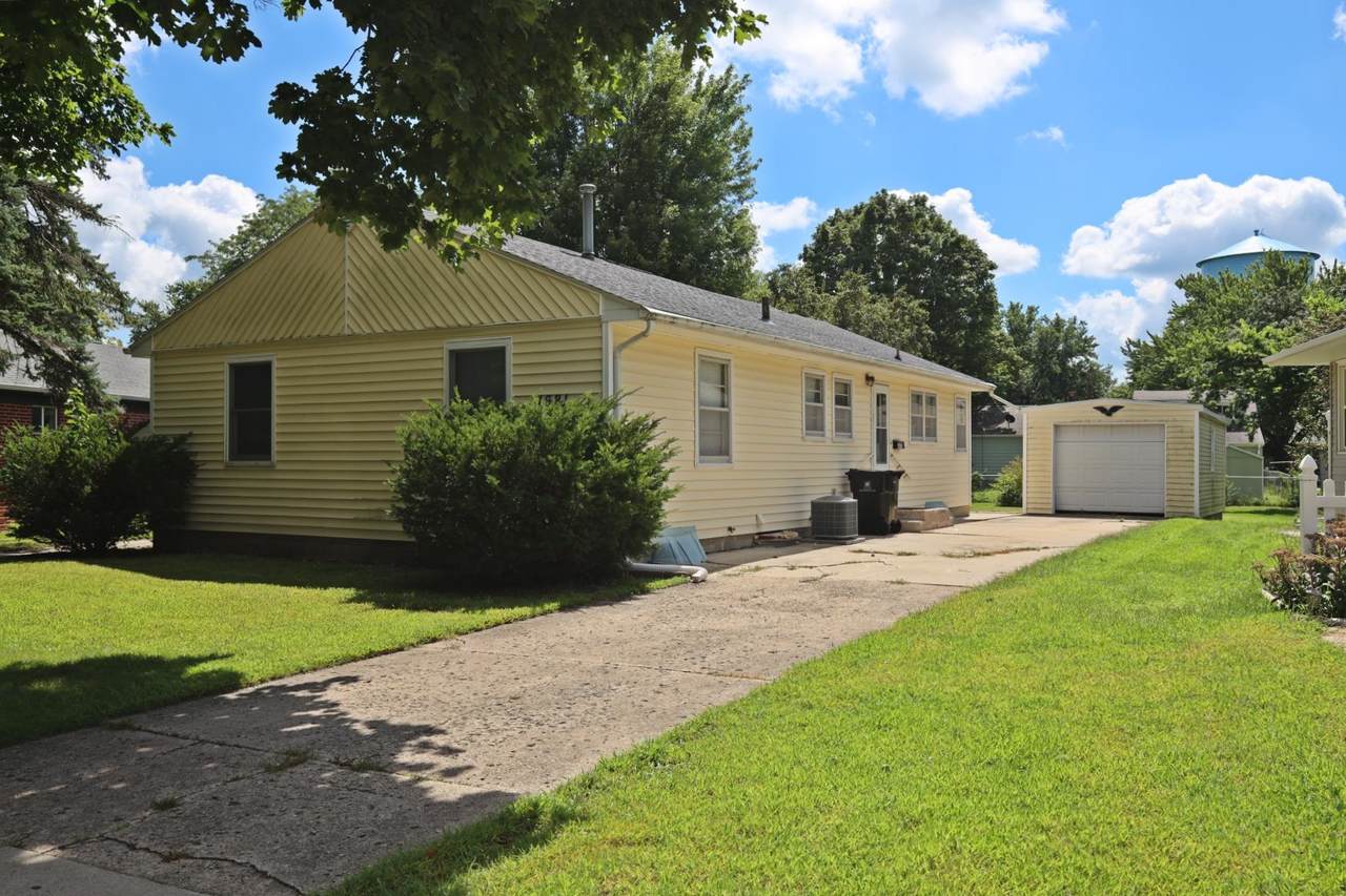 1621 Maplecrest Drive - Photo 1