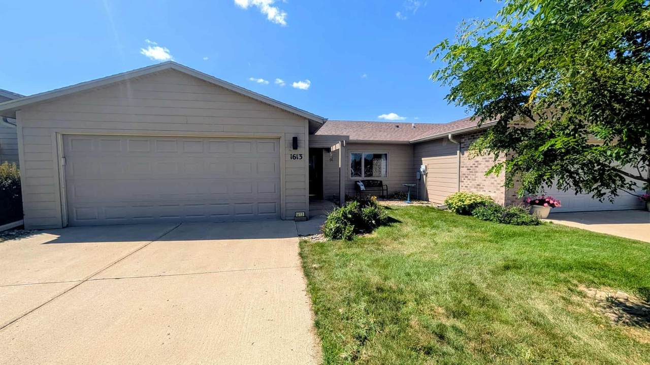 1613 11th Avenue - Photo 1