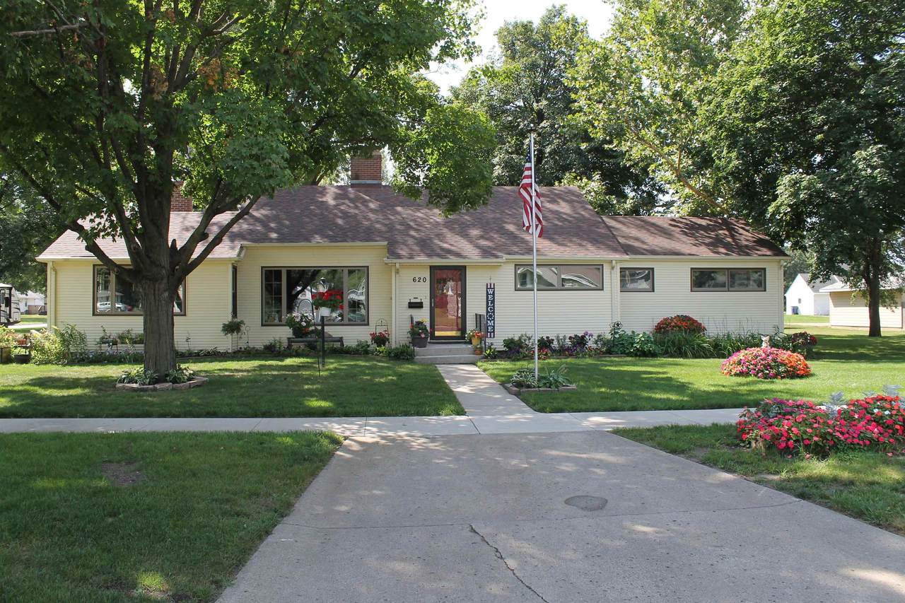 620 10th Street - Photo 1
