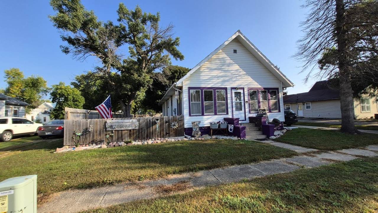 215 2nd Avenue - Photo 1