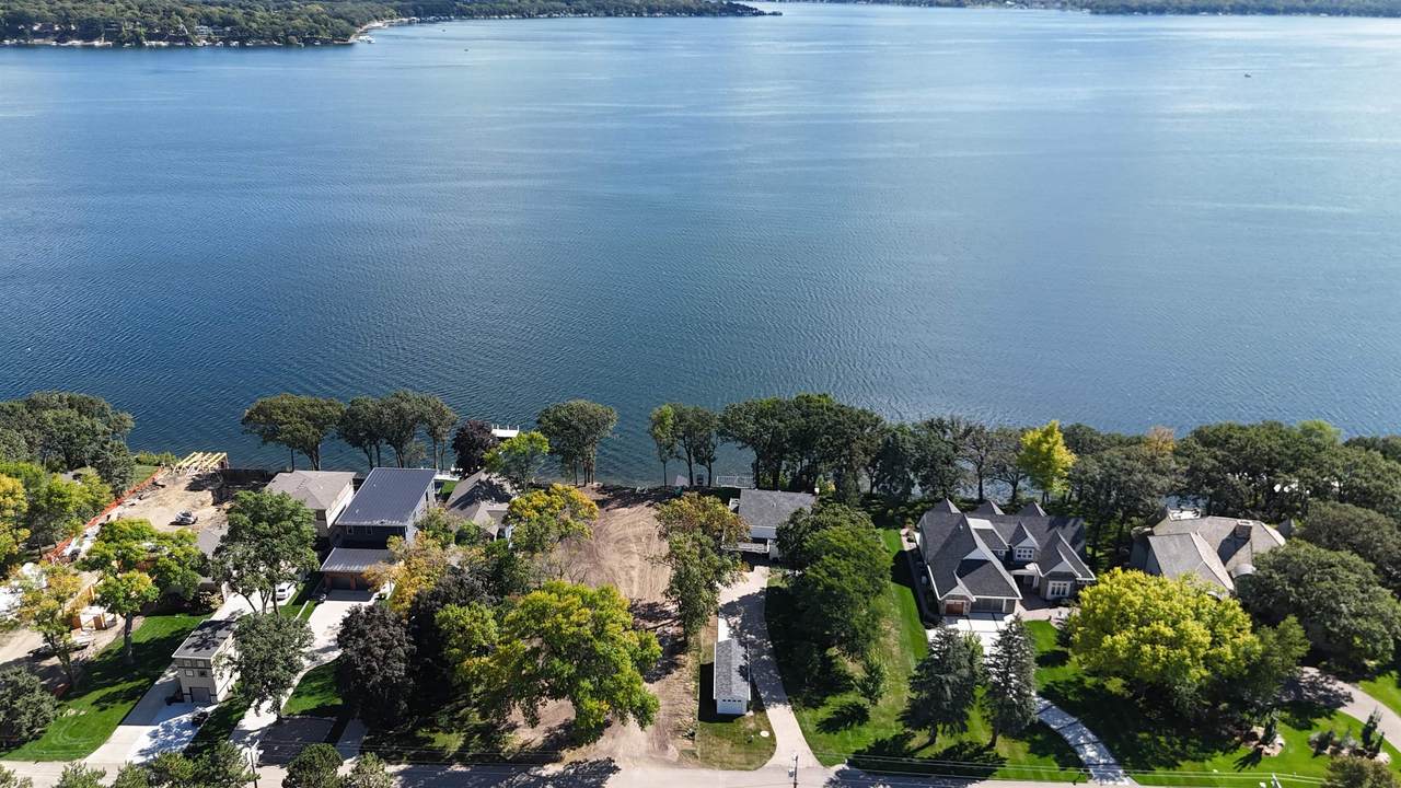 2204 Manhattan Boulevard - Photo 1