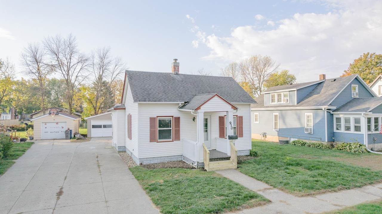 910 5th Street - Photo 1