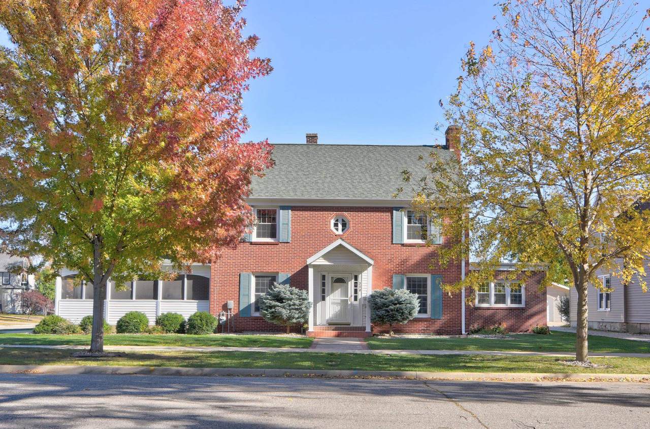 320 7th Street - Photo 1