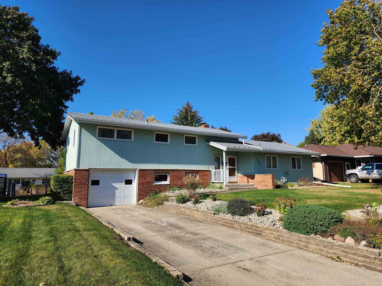 705 Adams Street - Photo 1