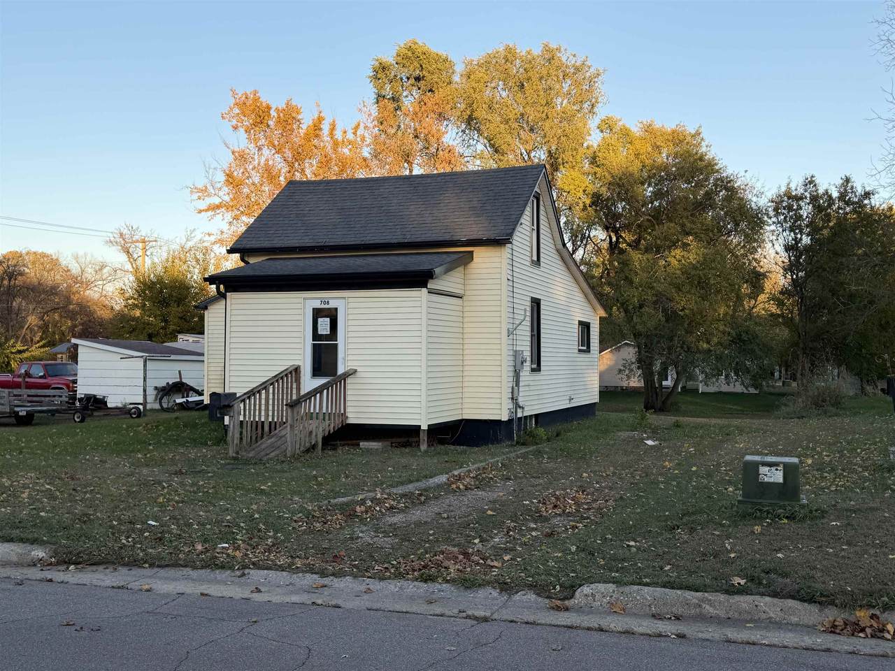 708 10th Street - Photo 1