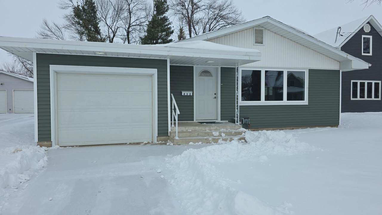 432 Maple Drive - Photo 1