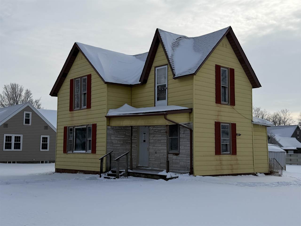 802 5th Street - Photo 1