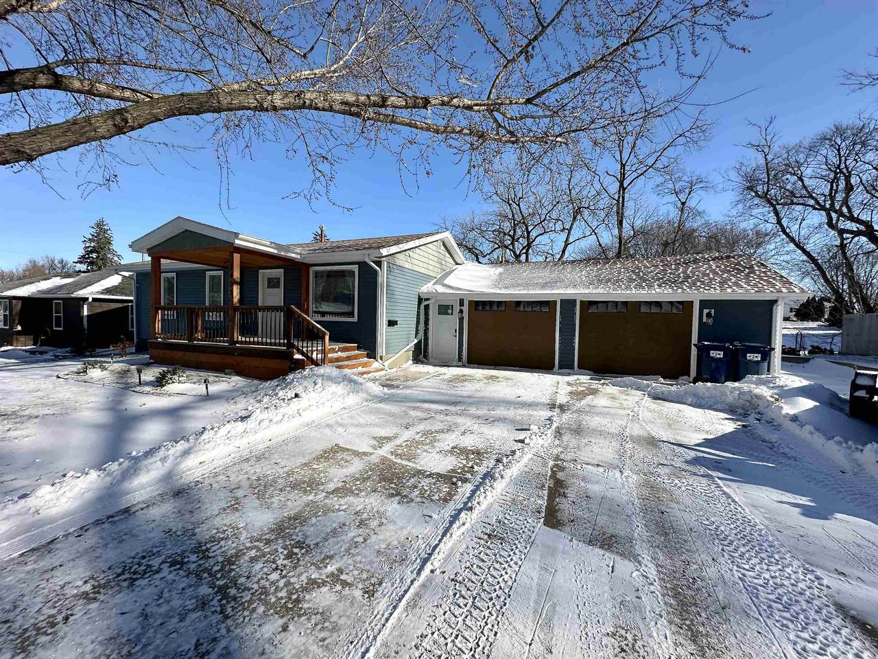 1403 Fargo Avenue - Photo 1