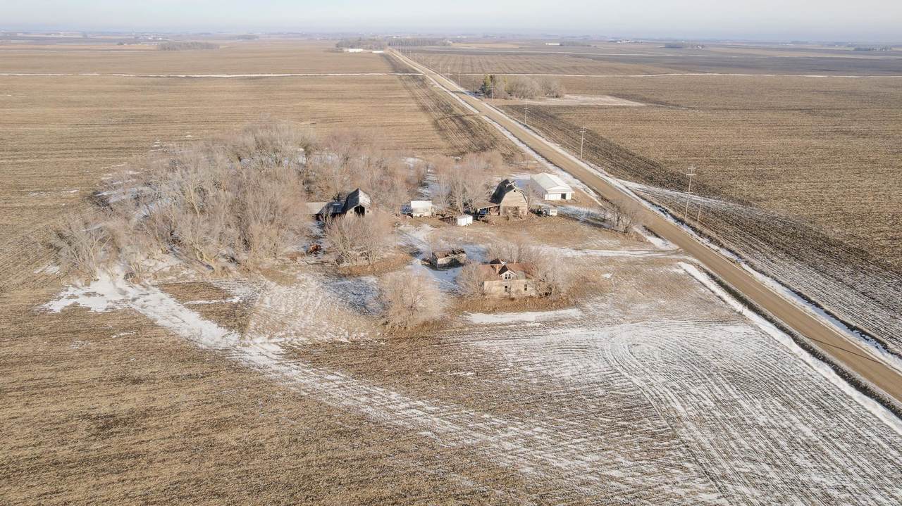 4439 220Th. Avenue - Photo 1