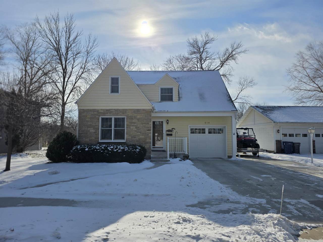 618 4th Street - Photo 1