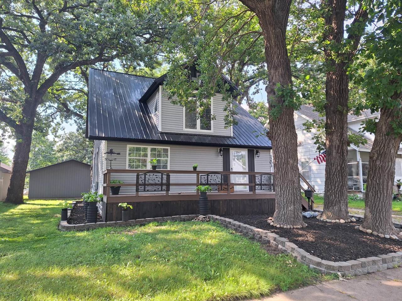 1203 North 6th Street - Photo 1