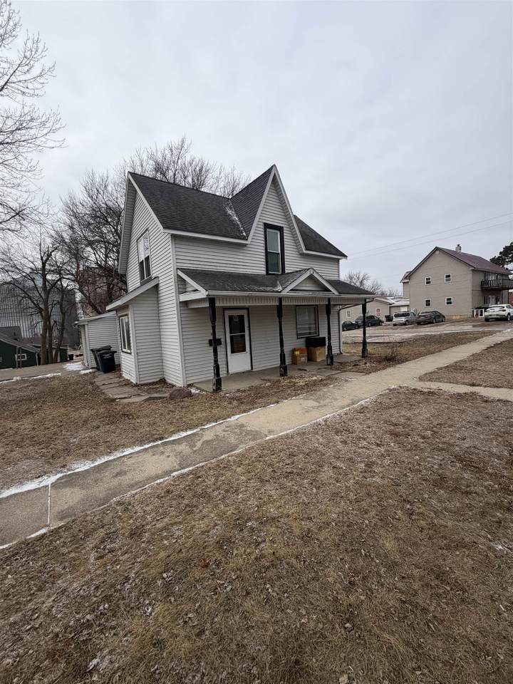 106 Avenue A E - Photo 1