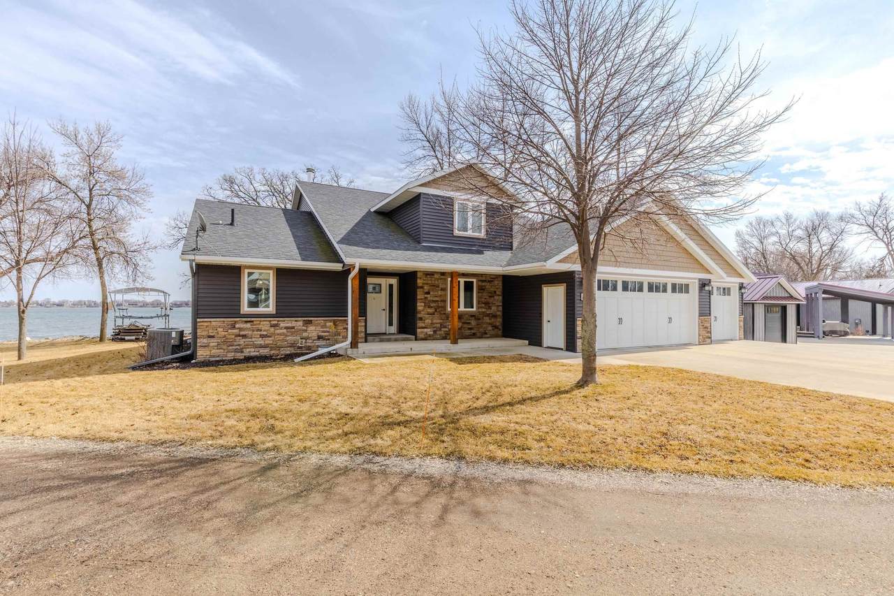 194 Country Club Dr - Photo 1
