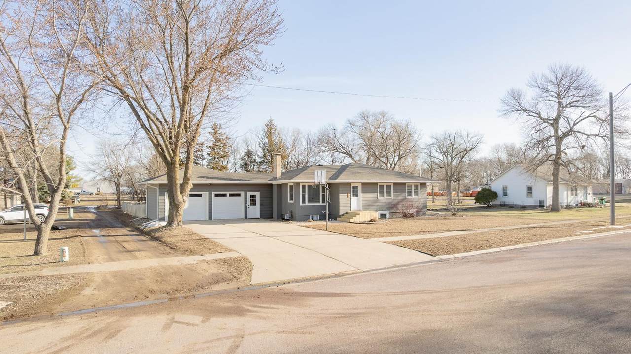 906 14th St - Photo 1