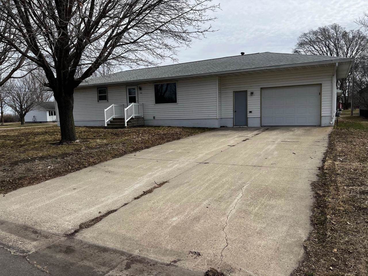 312 Lynn Street - Photo 1