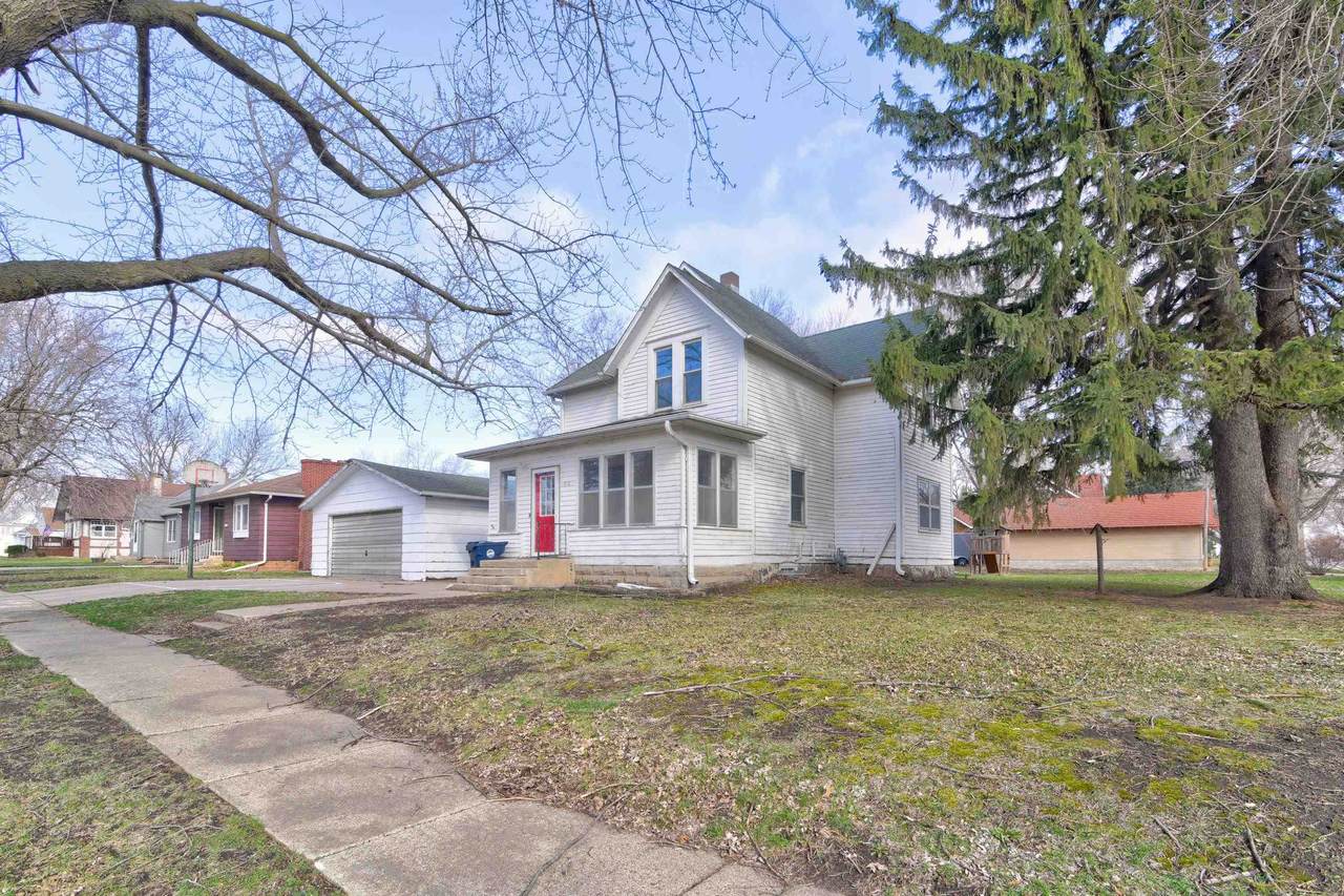 910 2nd Avenue - Photo 1