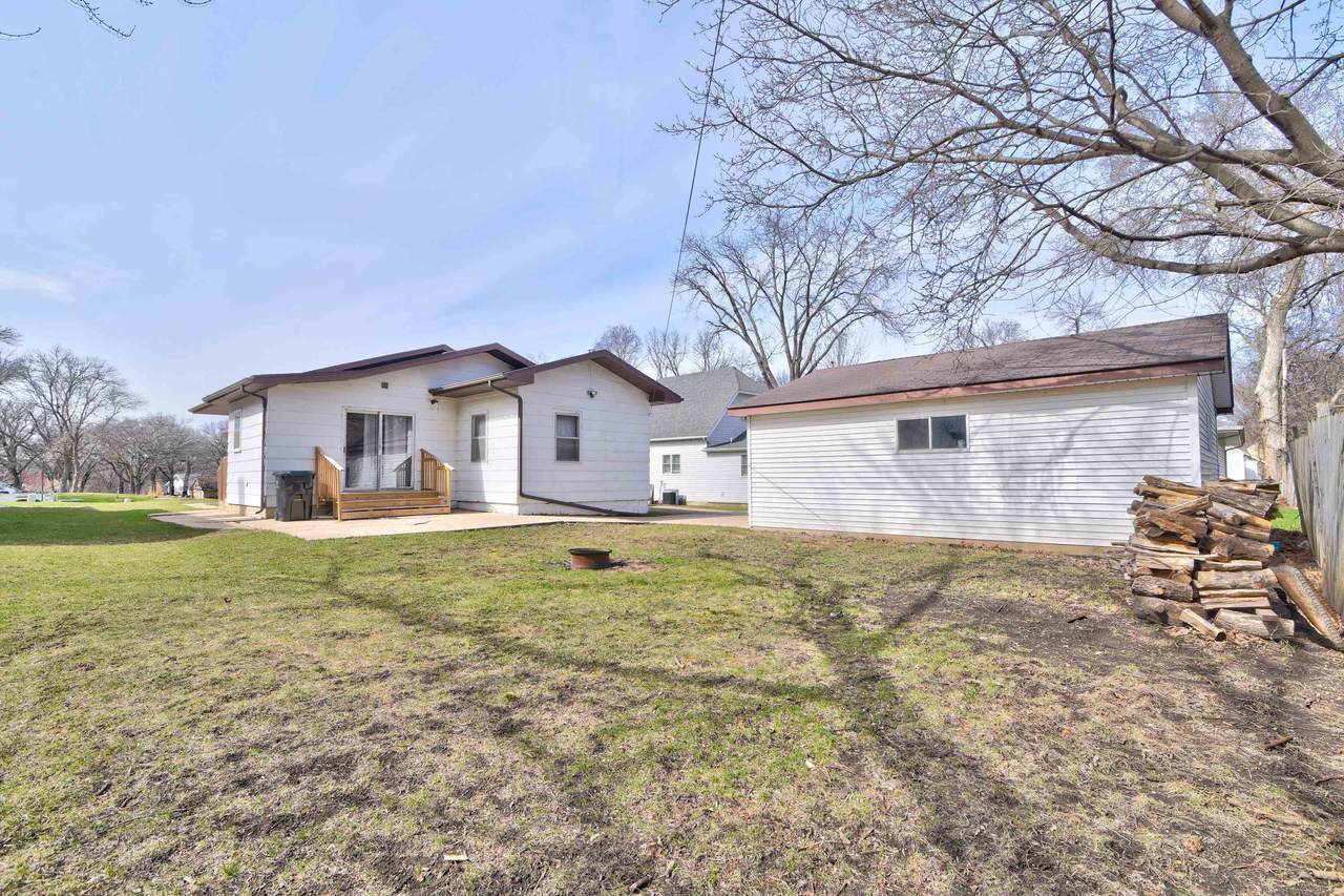 916 6th Street - Photo 1