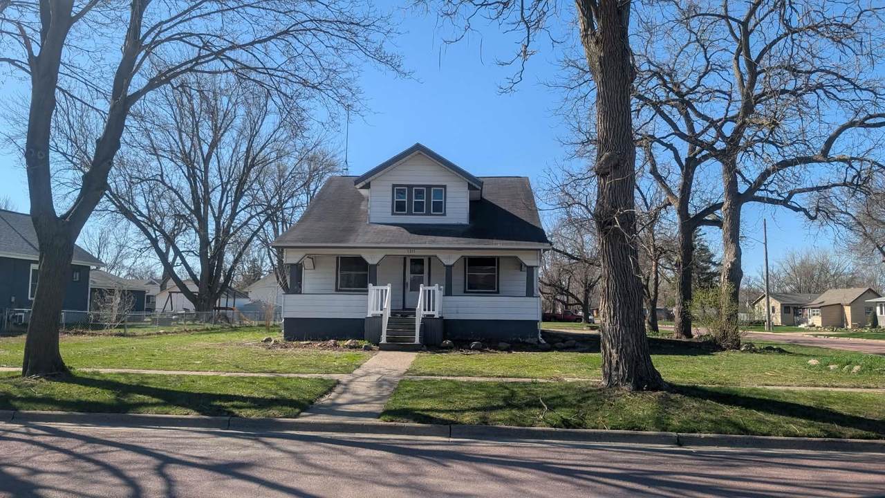 1311 9th Street - Photo 1