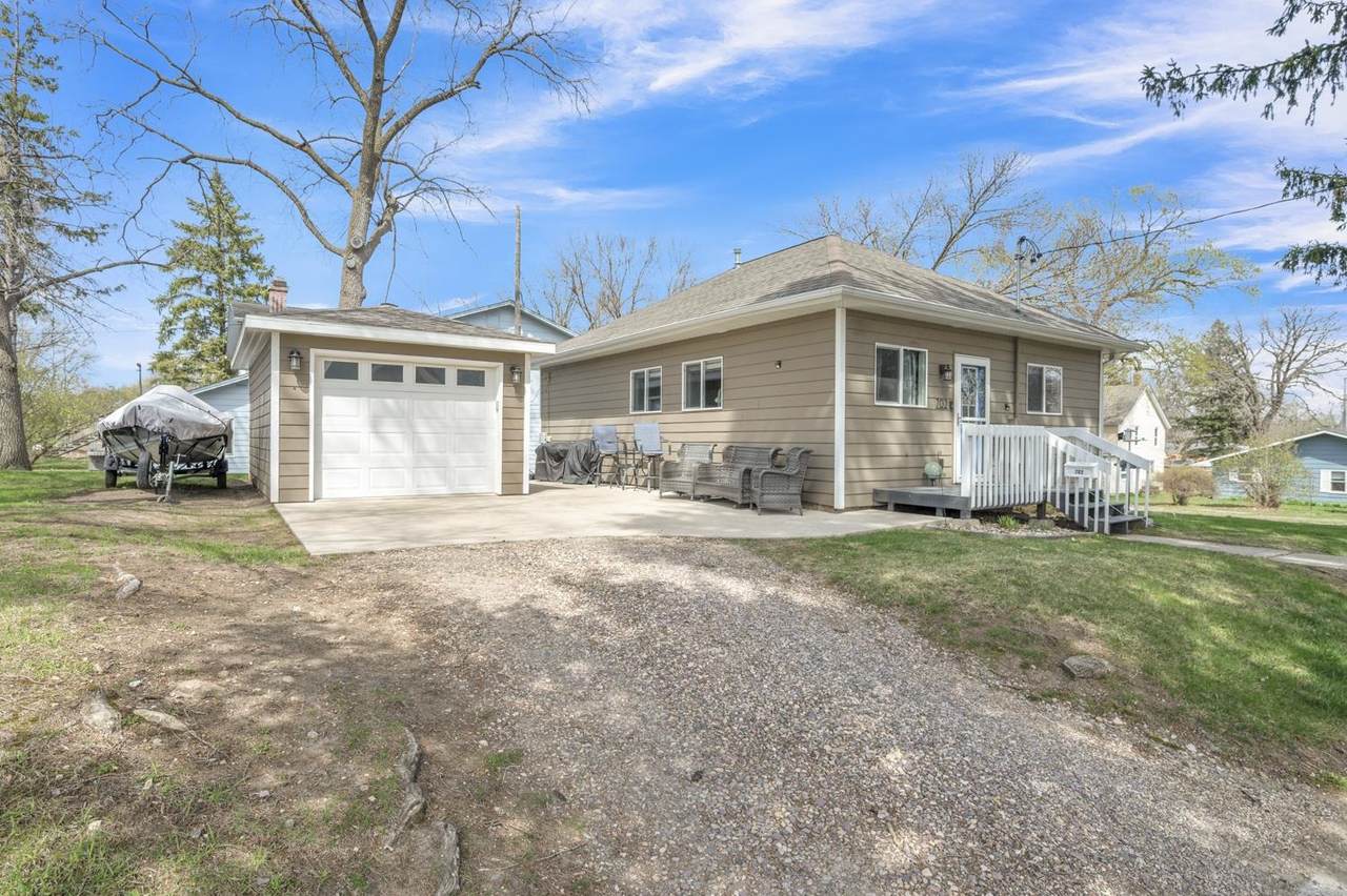 702 15th Street - Photo 1