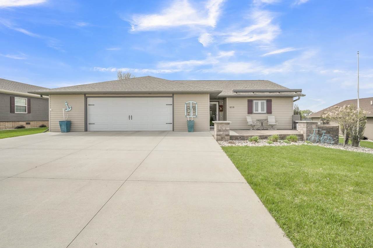 609 Blue Heron Road - Photo 1